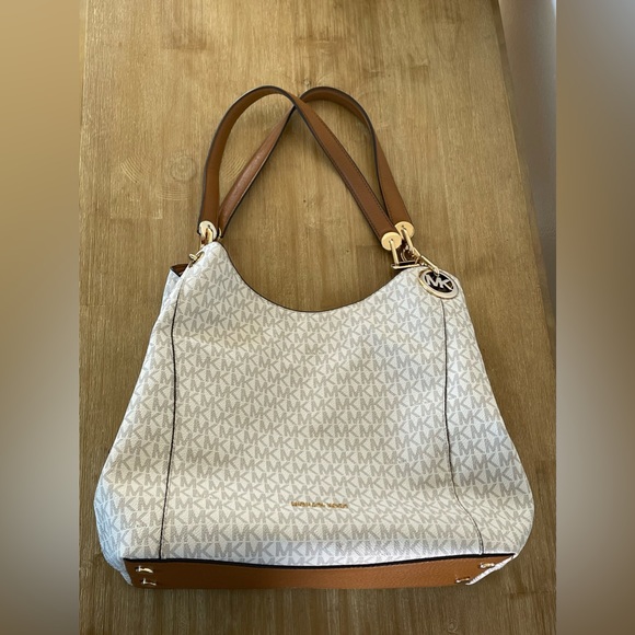 MK Purse - Picture 4 of 14